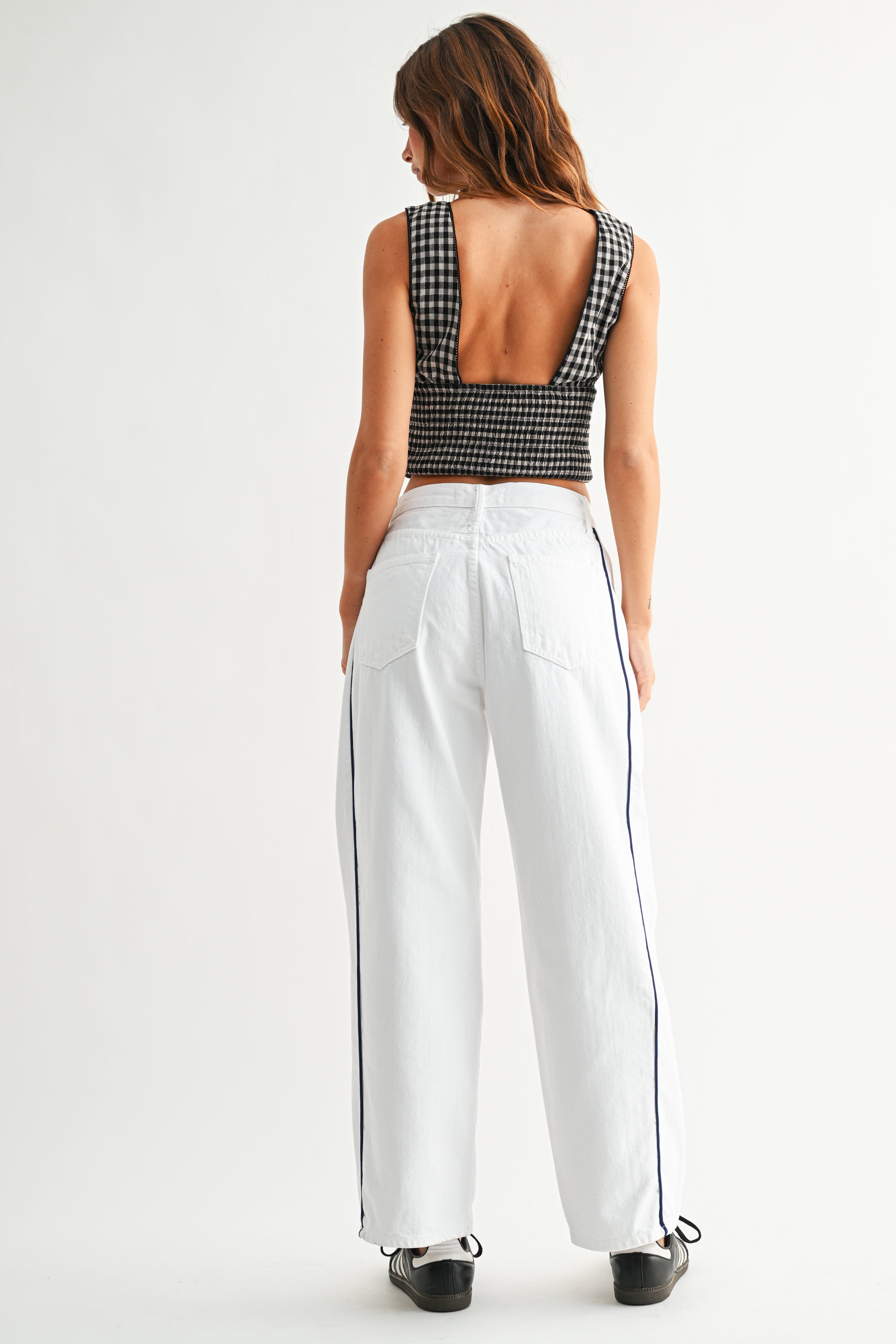 The Barrel Jean Twist – Just Black Denim