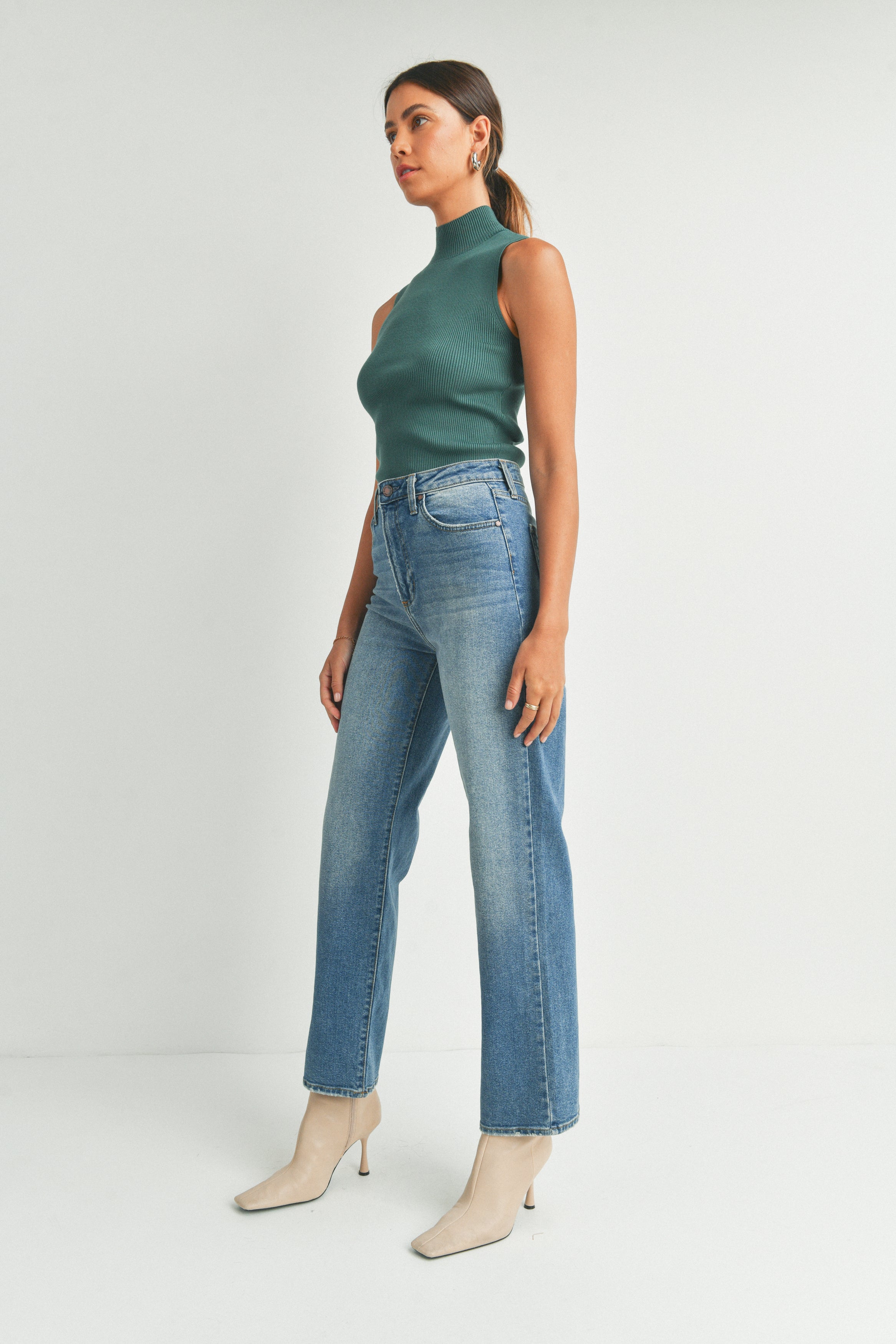Women's Ultra High-Rise Ripped Light Wash Dad Jeans