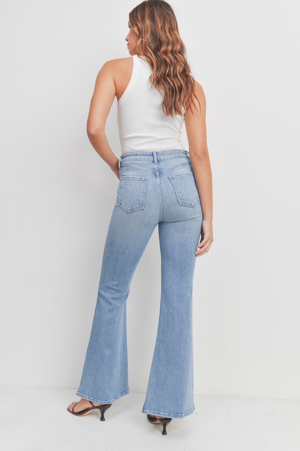 retro top with flared pants | Flare jeans style, Bell bottom jeans outfit,  Flared pants outfit